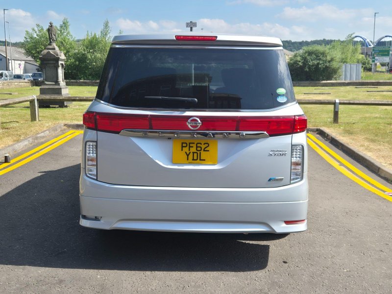NISSAN ELGRAND
