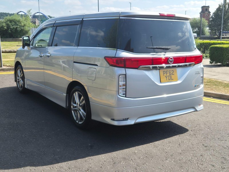 NISSAN ELGRAND