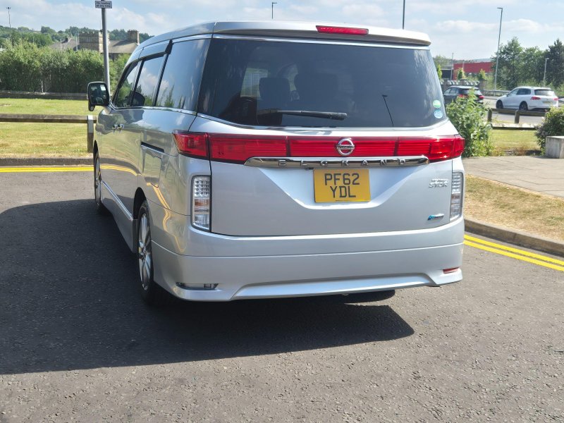 NISSAN ELGRAND